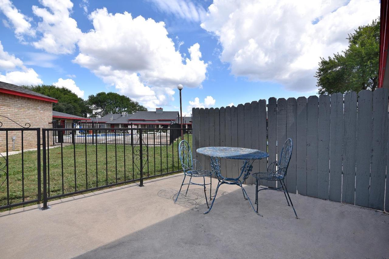 Americas Best Value Inn Lockhart Tx Eksteriør bilde